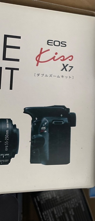 EOS KISS X7 ダブルズームセット（カメラ）の商品画像 - 査定依頼日：2026年9月22日 - 最高査定価格：25,000円