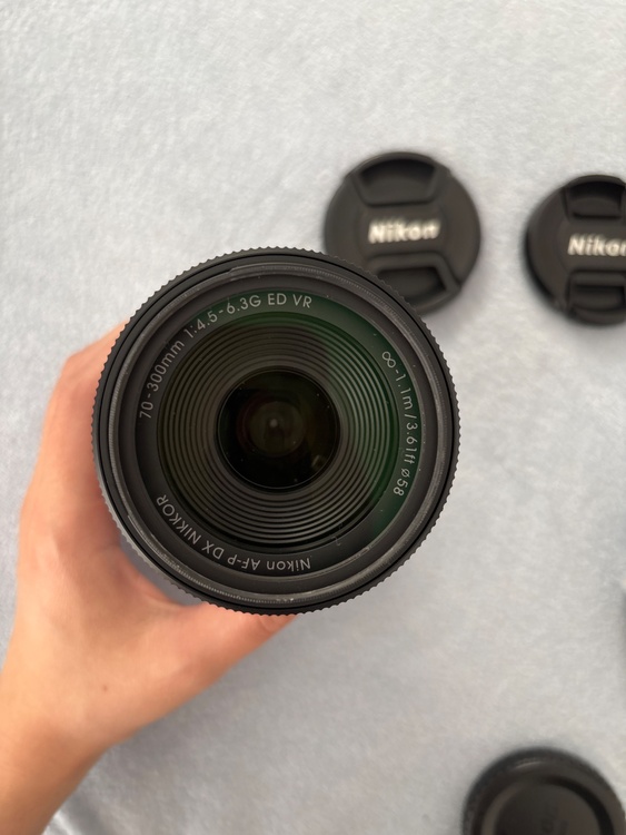 d5600 18-55VR+70-300VR kit（カメラ）の商品画像 - 査定依頼日：2026年5月18日 - 最高査定価格：55,000円