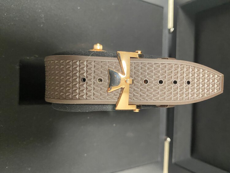 オーヴァーシーズ（高級時計）の商品画像 - 査定依頼日：2025年4月8日 - 最高査定価格：4,000,000円