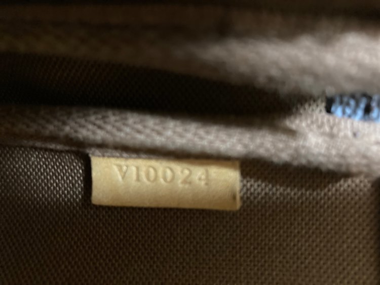 アクセサリーポーチ（ブランドバッグ）の商品画像 - 査定依頼日：2022年9月28日 - 最高査定価格：30,000円