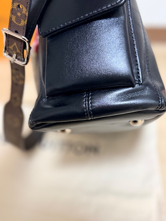 CARRY ALL PM（ブランドバッグ）の商品画像 - 査定依頼日：2026年4月20日 - 最高査定価格：370,000円