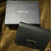 プラダの二つ折り財布（ブランド財布・小物）の商品画像 - 査定依頼日：2025年2月2日 - 最高査定価格：30,000円