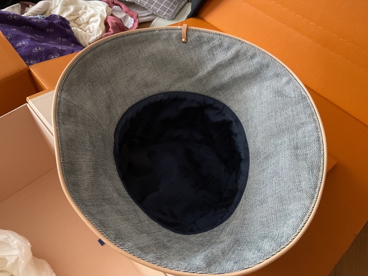 M7154M  バケットハット　（ブランド財布・小物）の商品画像 - 査定依頼日：2025年8月17日 - 最高査定価格：45,000円