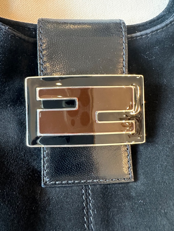 FENDI Baguette Bag（ブランドバッグ）の商品画像 - 査定依頼日：2026年8月22日 - 最高査定価格：150,000円