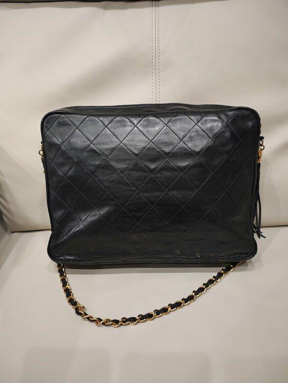 フリンジ　チェーン　ショルダー（ブランドバッグ）の商品画像 - 査定依頼日：2026年3月29日 - 最高査定価格：150,000円