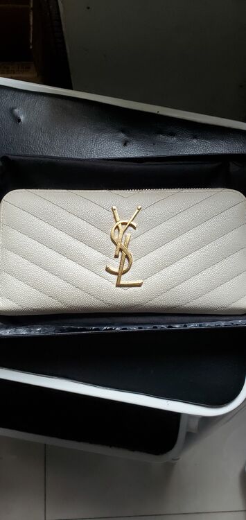 イブサンローラン  （ブランドバッグ）の商品画像 - 査定依頼日：2025年6月16日 - 最高査定価格：23,000円