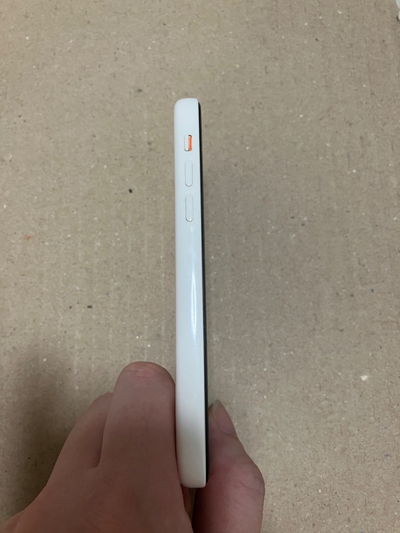 iPhone5c、32GB（スマホ）の商品画像 - 査定依頼日：2026年7月6日 - 最高査定価格：1,010円
