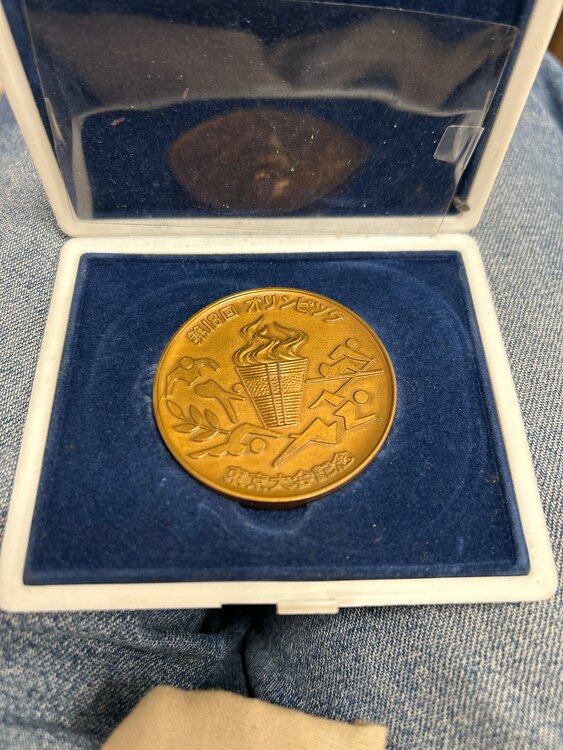 オリンピックメダル（金・貴金属）の商品画像 - 査定依頼日：2025年3月29日 - 最高査定価格：500円