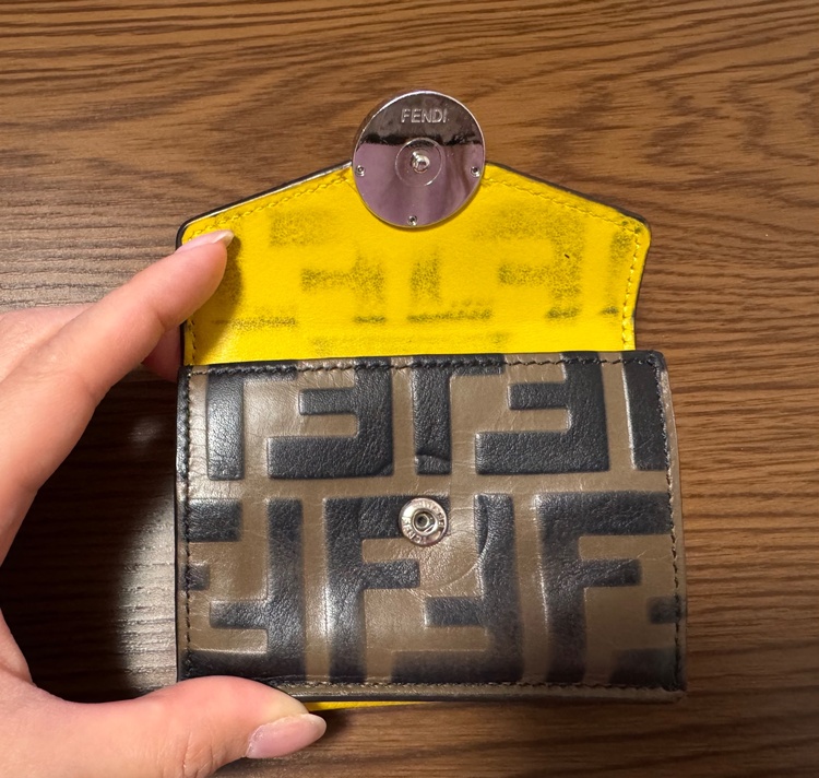 F is  三つ折り財布（ブランド財布・小物）の商品画像 - 査定依頼日：2025年12月24日 - 最高査定価格：10,000円