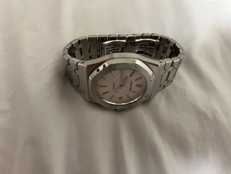 オーデマピゲ ロイヤルオーク 15300r（高級時計）の商品画像 - 査定依頼日：2026年2月9日 - 最高査定価格：4,550,000円