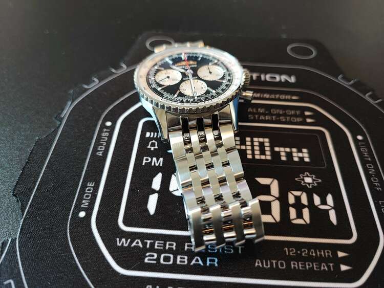 ブライトリング ナビタイマー （高級時計）の商品画像 - 査定依頼日：2025年2月5日 - 最高査定価格：780,000円