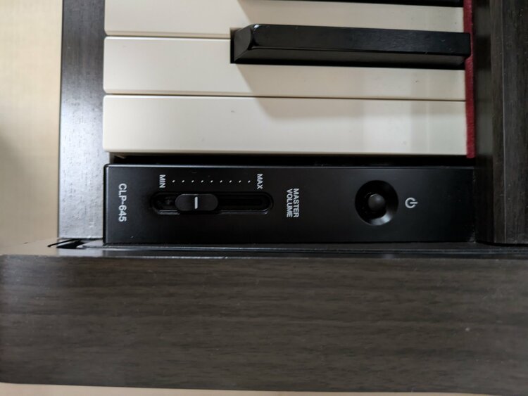 クラビノーバ CLP-645DW（ピアノ・楽器・PA機材）の商品画像 - 査定依頼日：2026年7月13日 - 最高査定価格：25,000円