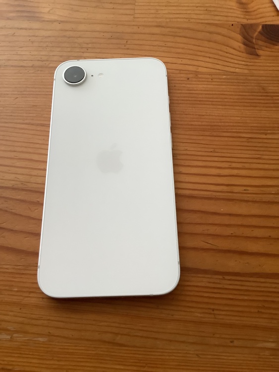 iPhone 16e 128GB SIMフリー（スマホ）の商品画像 - 査定依頼日：2026年4月6日 - 最高査定価格：65,000円