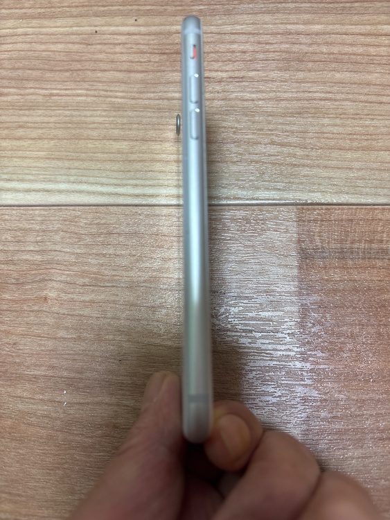 iPhone iPhone8 64GB SIMフリー（スマホ）の商品画像 - 査定依頼日：2026年8月15日 - 最高査定価格：5,500円