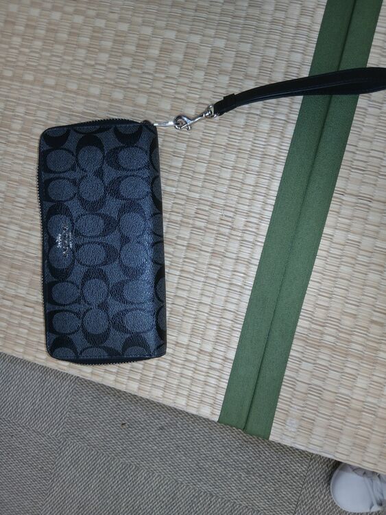 A2181C4452（ブランド財布・小物）の商品画像 - 査定依頼日：2025年10月13日 - 最高査定価格：1,500円