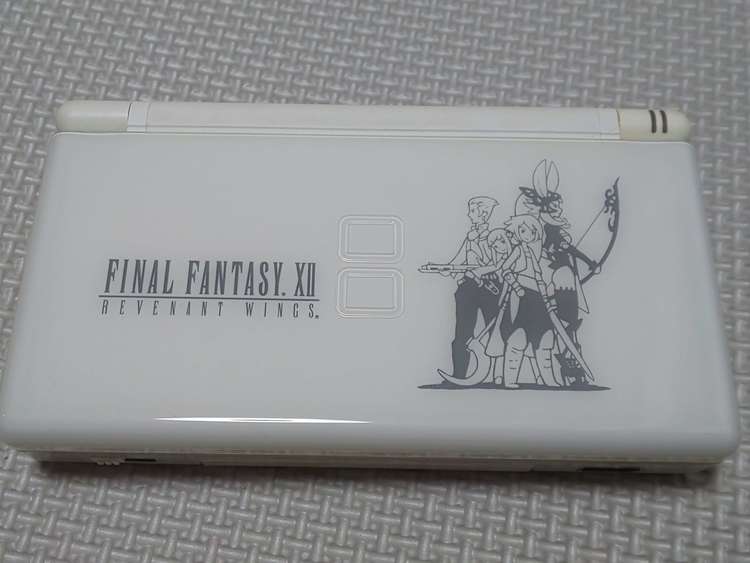 ファイナルファンタジーXⅡ レヴァナント・ウィング＋ニンテンドーDSLight（ゲーム機本体・ゲームソフト）の商品画像 - 査定依頼日：2023年4月15日 - 最高査定価格：3,000円