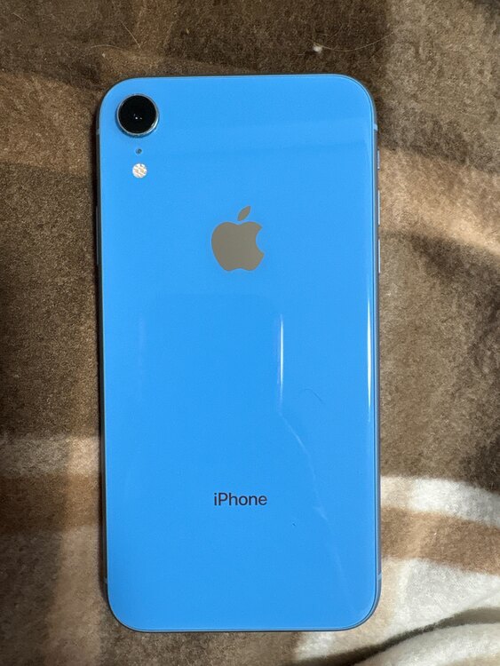 iPhoneXR 64GB au（スマホ）の商品画像 - 査定依頼日：2025年4月13日 - 最高査定価格：7,000円