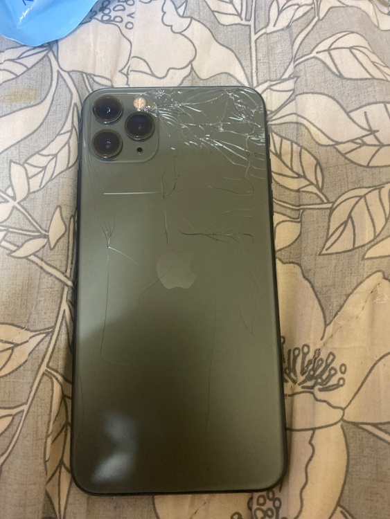 iPhone iPhone11 Pro Max 256GB au（スマホ）の商品画像 - 査定依頼日：2026年7月24日 - 最高査定価格：10,000円