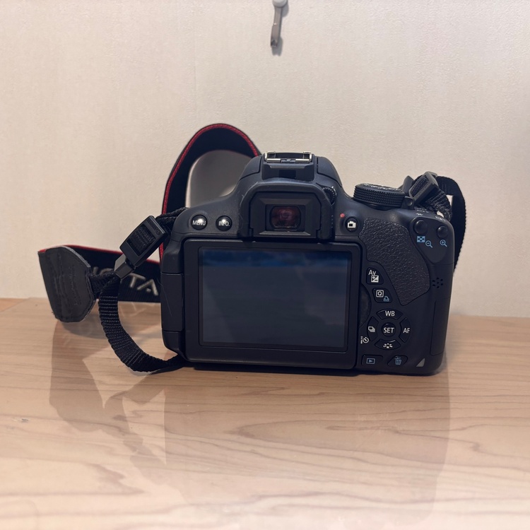 eos kiss x7i（カメラ）の商品画像 - 査定依頼日：2026年7月7日 - 最高査定価格：11,500円