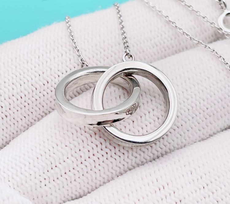 Tiffany インターロッキング ネックレス 4.5g（古着・ファッション）の商品画像 - 査定依頼日：2026年5月8日 - 最高査定価格：10,500円