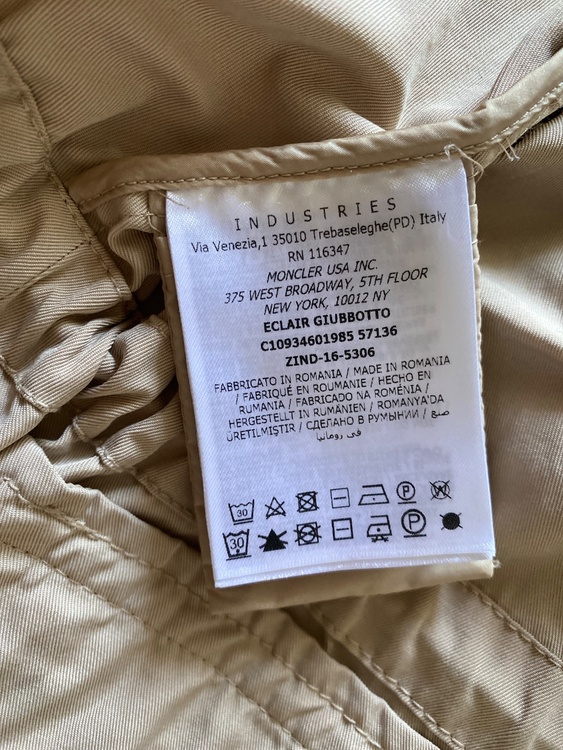 MONCLER「ECLAIR（エクレア）」ナイロンジャケッ（古着・ファッション）の商品画像 - 査定依頼日：2026年8月18日 - 最高査定価格：1,500円