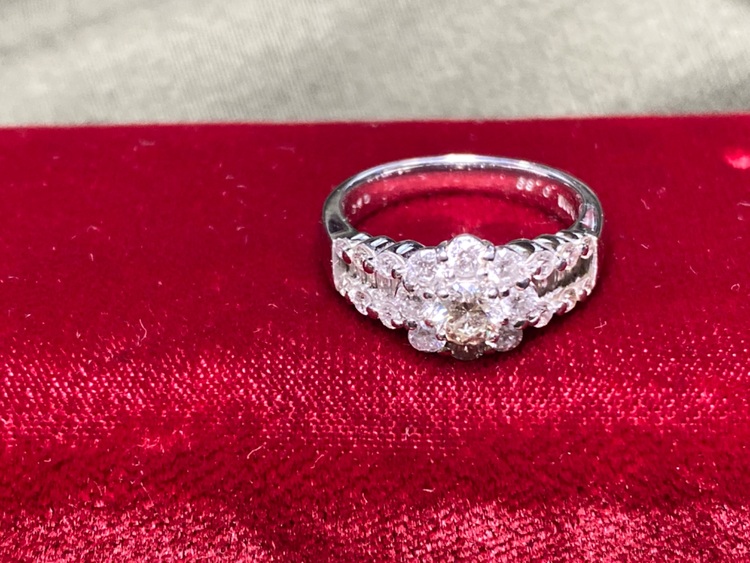 ダイヤリング　ノンブランド（宝石）の商品画像 - 査定依頼日：2025年11月9日 - 最高査定価格：170,000円