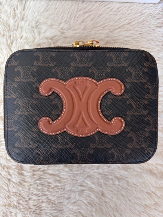 チェーンボックスキュイルトリオンフ（ブランドバッグ）の商品画像 - 査定依頼日：2026年3月18日 - 最高査定価格：165,000円