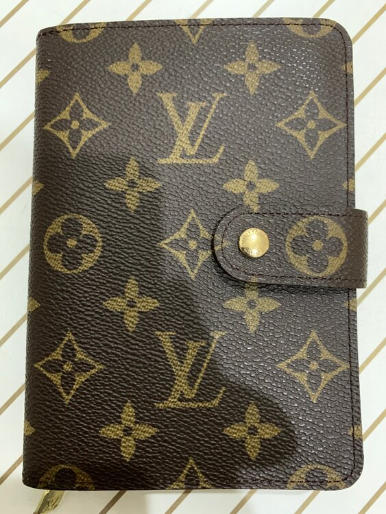 ルイヴィトンポルトパピエジップ（ブランド財布・小物）の商品画像 - 査定依頼日：2025年5月6日 - 最高査定価格：13,000円