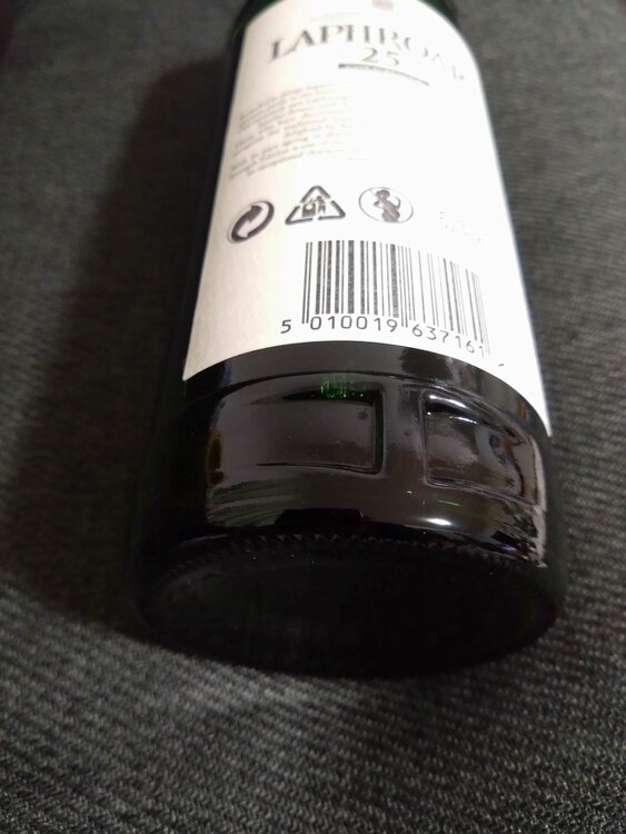 ラフロイグ25年（お酒）の商品画像 - 査定依頼日：2026年2月17日 - 最高査定価格：80,000円