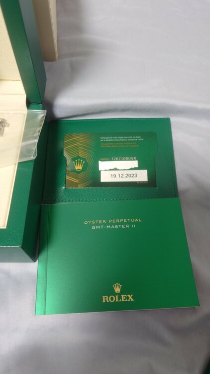 ロレックス GMTマスター 126710BLNR（高級時計）の商品画像 - 査定依頼日：2026年4月14日 - 最高査定価格：2,900,000円