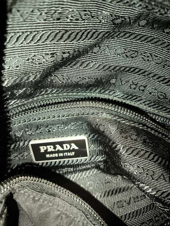 ナイロンショルダーバッグ（ブランドバッグ）の商品画像 - 査定依頼日：2025年4月27日 - 最高査定価格：30,000円