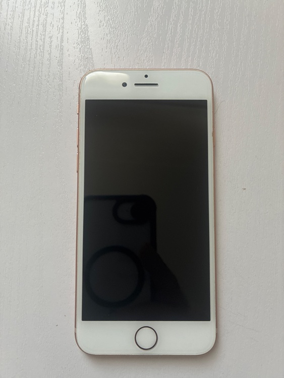 iPhone8 64GB docomo（スマホ）の商品画像 - 査定依頼日：2026年5月5日 - 最高査定価格：6,000円