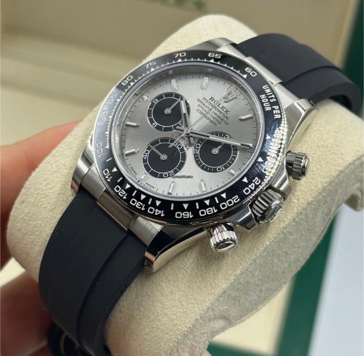 ロレックス デイトナ 126519Ln（高級時計）の商品画像 - 査定依頼日：2025年7月28日 - 最高査定価格：7,300,000円