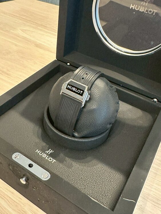 ウブロ ビックバン ウニコブラックセラミックべぜ（高級時計）の商品画像 - 査定依頼日：2025年5月24日 - 最高査定価格：1,230,000円