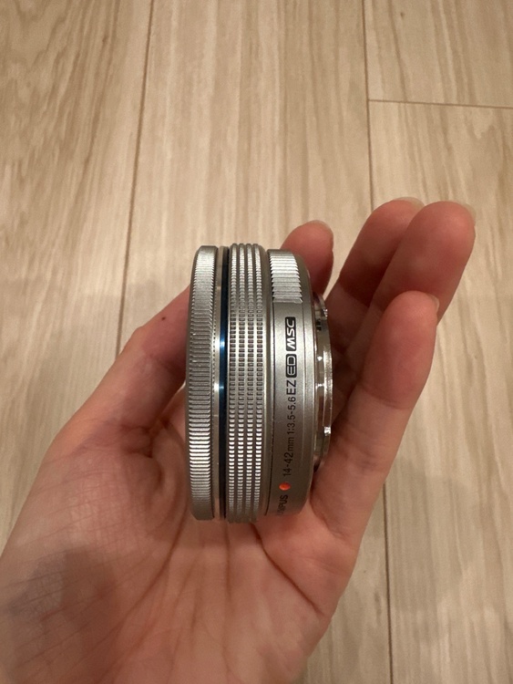 OLYMPUS M.ZUIKO DIGITAL 14-42mm F3.5-5.6 II R　　　 4545350036478（カメラ）の商品画像 - 査定依頼日：2026年8月31日 - 最高査定価格：2,100円