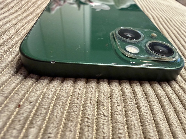 iPhone iPhone 13 256GB docomo（スマホ）の商品画像 - 査定依頼日：2026年7月9日 - 最高査定価格：40,500円