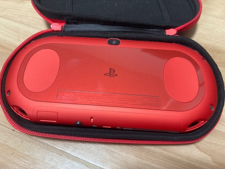 PlayStationVita(PCH-2000)/Nintendo3DS LL(RED-001)/PSVitaソフト1点/3DSソフト4点（ゲーム機本体・ゲームソフト）の商品画像 - 査定依頼日：2026年8月31日 - 最高査定価格：25,500円