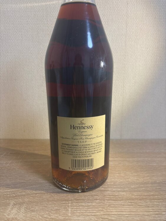 ヘネシーvsopフィーヌシャンパーニュ 1000ml（お酒）の商品画像 - 査定依頼日：2025年4月20日 - 最高査定価格：7,000円