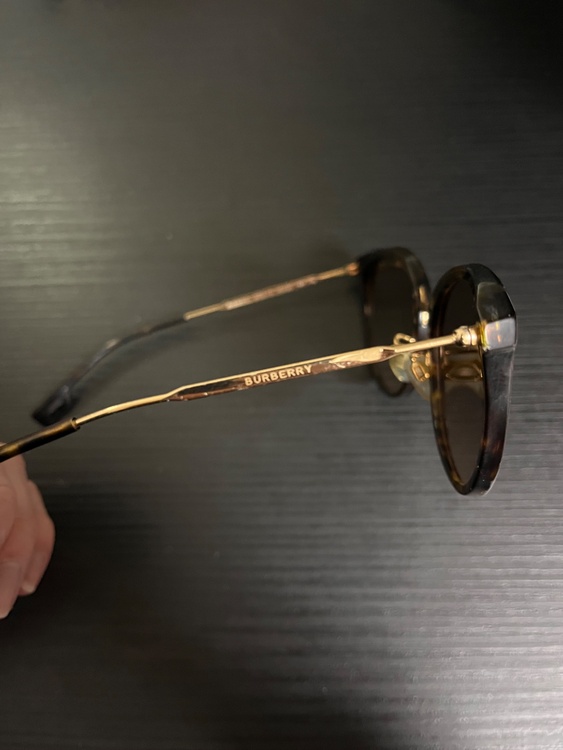 BURBERRYキャットアイサングラス（古着・ファッション）の商品画像 - 査定依頼日：2026年1月31日 - 最高査定価格：100,000円