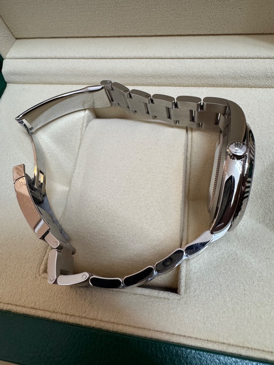 ロレックス デイトジャスト 126334（高級時計）の商品画像 - 査定依頼日：2025年12月9日 - 最高査定価格：2,200,000円