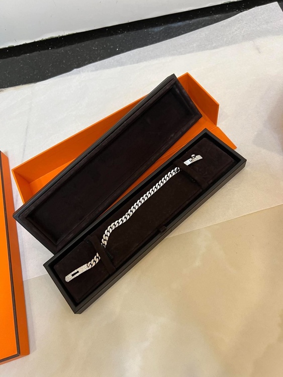 エルメス ブレスレット ケリー グルメット ホワイトゴールド 41Pダイヤ（宝石）の商品画像 - 査定依頼日：2026年9月18日 - 最高査定価格：1,200,000円