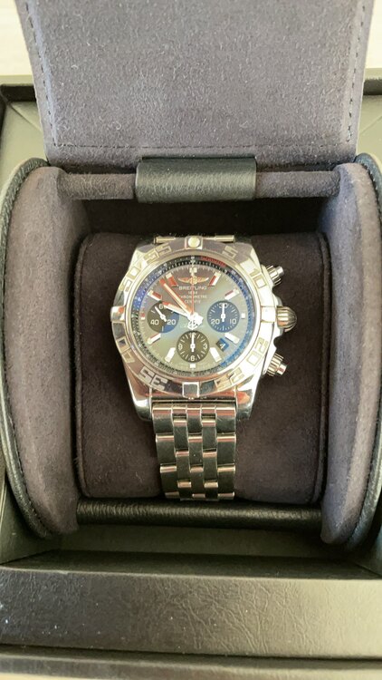 ブライトリング クロノマット AB01114（高級時計）の商品画像 - 査定依頼日：2025年2月5日 - 最高査定価格：450,000円