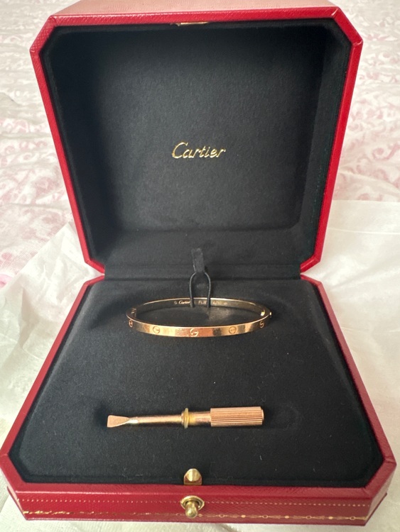 CartierラブブレスFLJ878（金・貴金属）の商品画像 - 査定依頼日：2025年11月5日 - 最高査定価格：415,000円