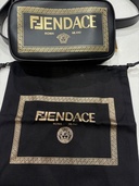 フェンダーチェ　カメラショルダーバッグ（ブランドバッグ）の商品画像 - 査定依頼日：2026年3月3日 - 最高査定価格：90,000円