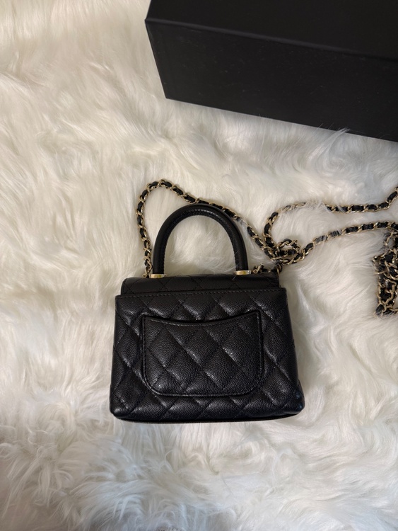 CHANEL ショルダーバッグ マイクロ ココハンドル AP4245 B0506（ブランドバッグ）の商品画像 - 査定依頼日：2026年5月15日 - 最高査定価格：600,000円
