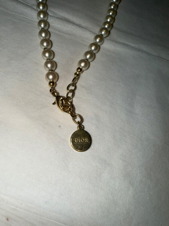 30 Montaigne ショートネックレス（ブランド財布・小物）の商品画像 - 査定依頼日：2025年2月13日 - 最高査定価格：18,000円