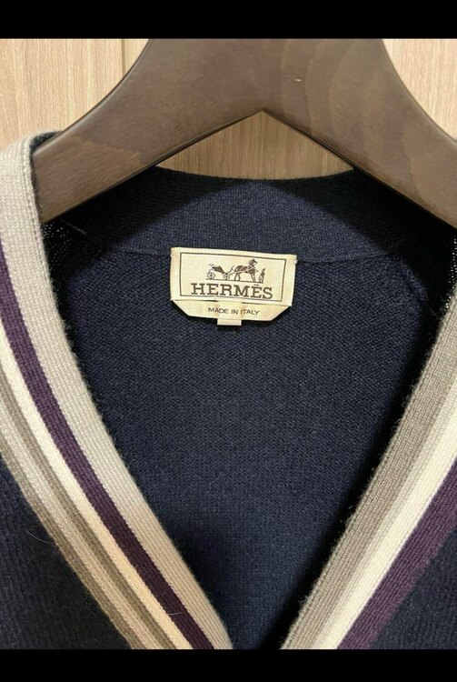 HERMES エルメス　カーディガン　アシンメトリーストライプ　サイズS（古着・ファッション）の商品画像 - 査定依頼日：2025年5月10日 - 最高査定価格：10,000円