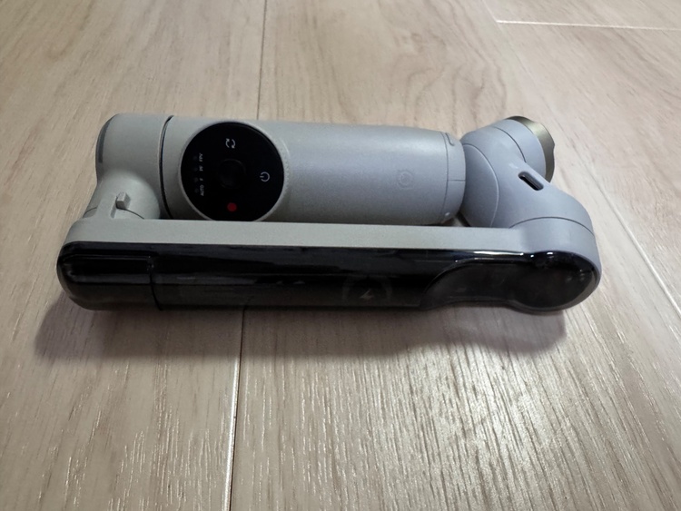 Insta360 Flow Pro （カメラ）の商品画像 - 査定依頼日：2025年12月13日 - 最高査定価格：8,000円