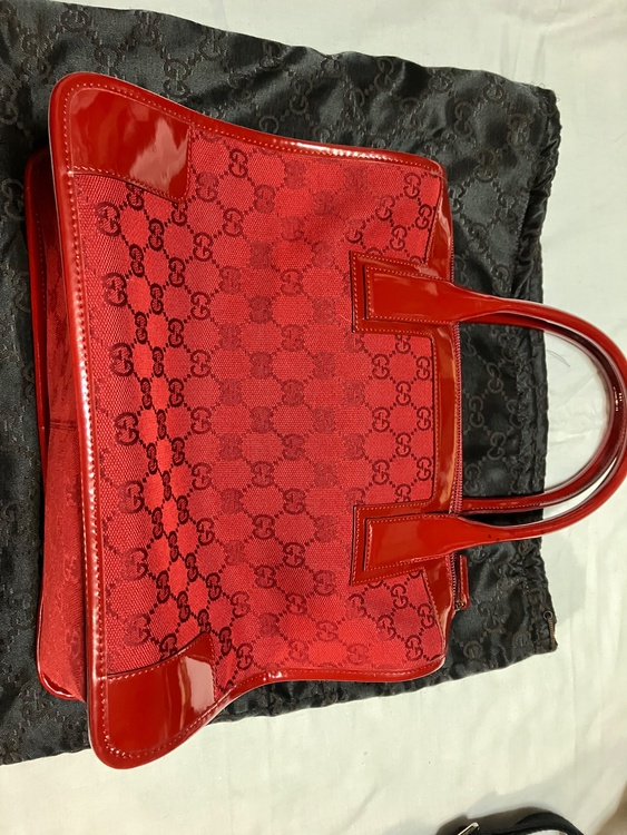 赤　トートー（ブランドバッグ）の商品画像 - 査定依頼日：2026年3月3日 - 最高査定価格：22,000円