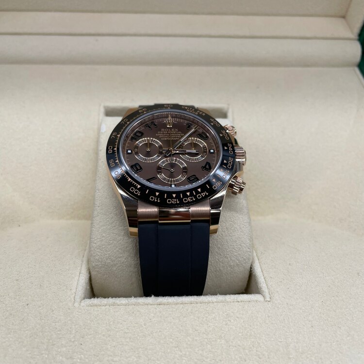 ロレックス デイトナ 116515ln（高級時計）の商品画像 - 査定依頼日：2025年4月15日 - 最高査定価格：5,000,000円